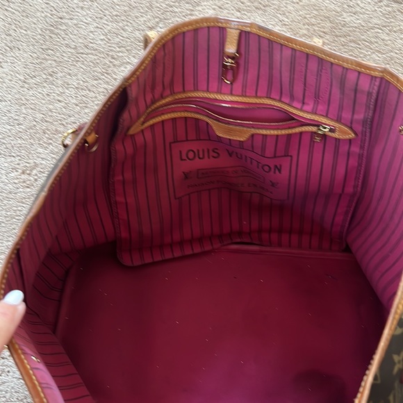 Authentic Neverfull GM Monogram PINK inside lining comes with receipt 2018 - Picture 4 of 17